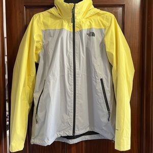 Women’s North Face Wind breaker jacket. Used in good condition. Size large